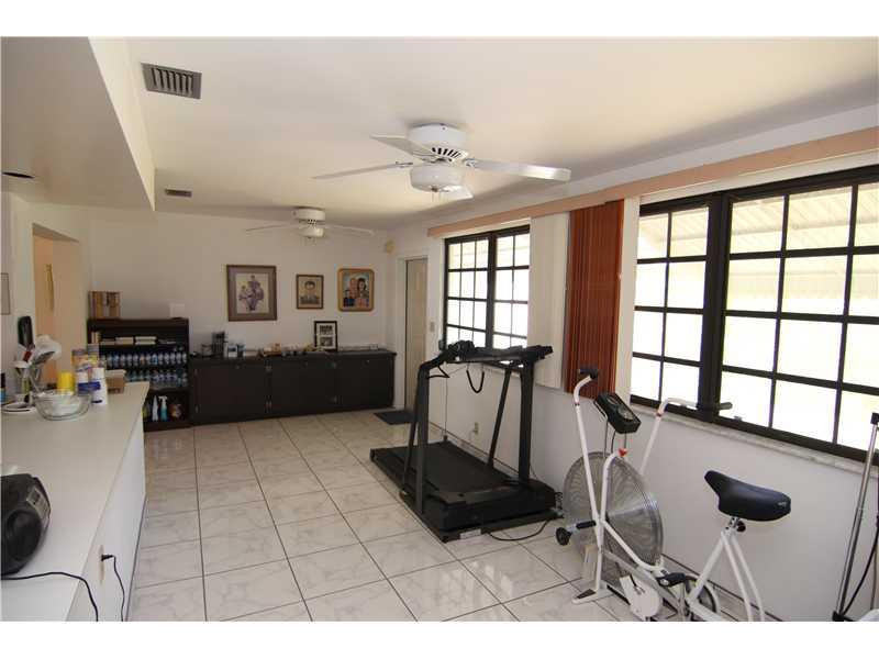 2009 North Park Road Hollywood, FL 33021 - Photo 4 of 21 Family/Great Room