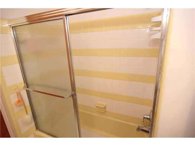 2009 North Park Road Hollywood, FL 33021 - Photo 8 of 21 Bathroom