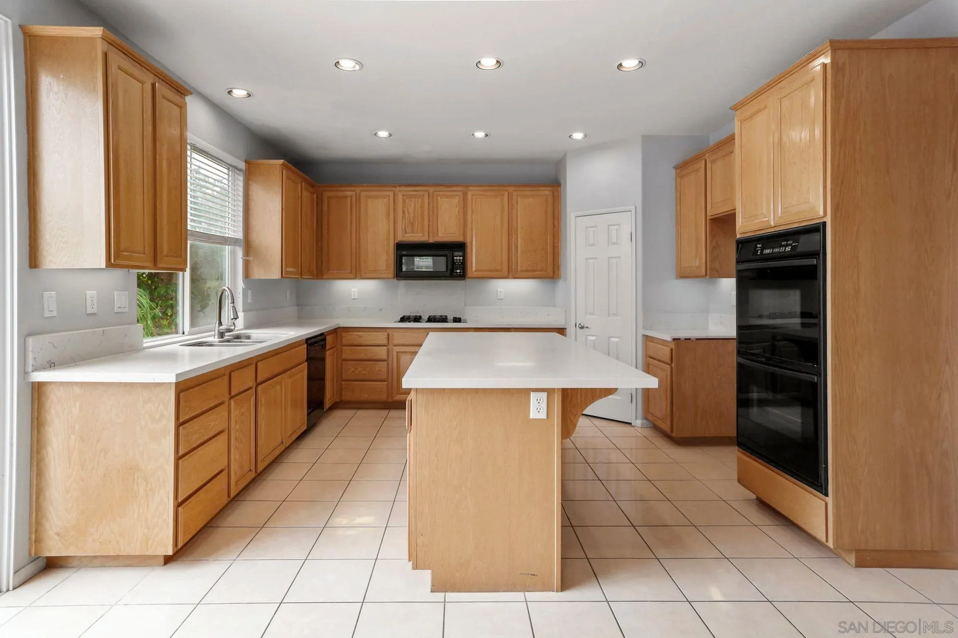 1937 Lagrange Road Chula Vista, CA 91913 - Photo 12 of 33 Gallery Image 12