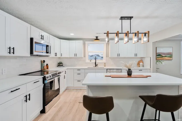 $329,900 | 133 East 700 North, Sharpsville, IN 46068