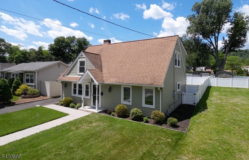 122 Greenbrook Road Green Brook, NJ 08812 - Photo 4 of 47