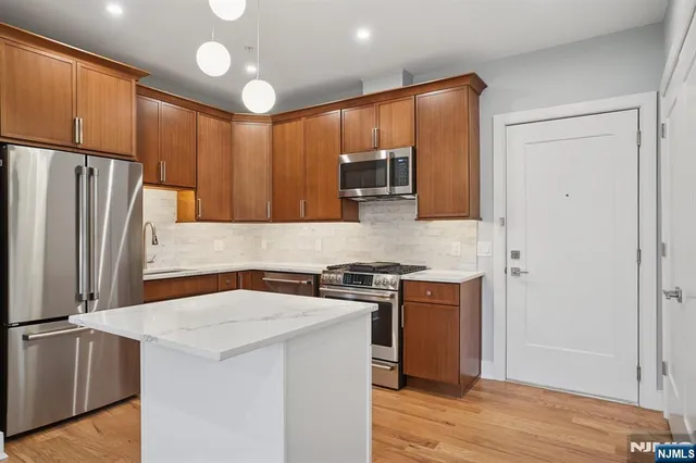 $2,300 | 108 Montgomery Street, Bloomfield, NJ 07003