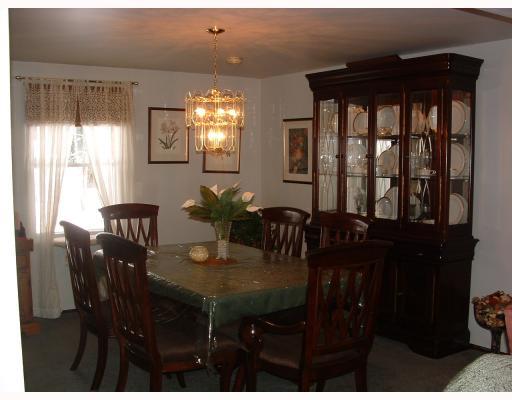 214 Hunting Ridge Road Bridgeville, PA 15017 - Photo 4 of 11 Den/Family/Great Room.
