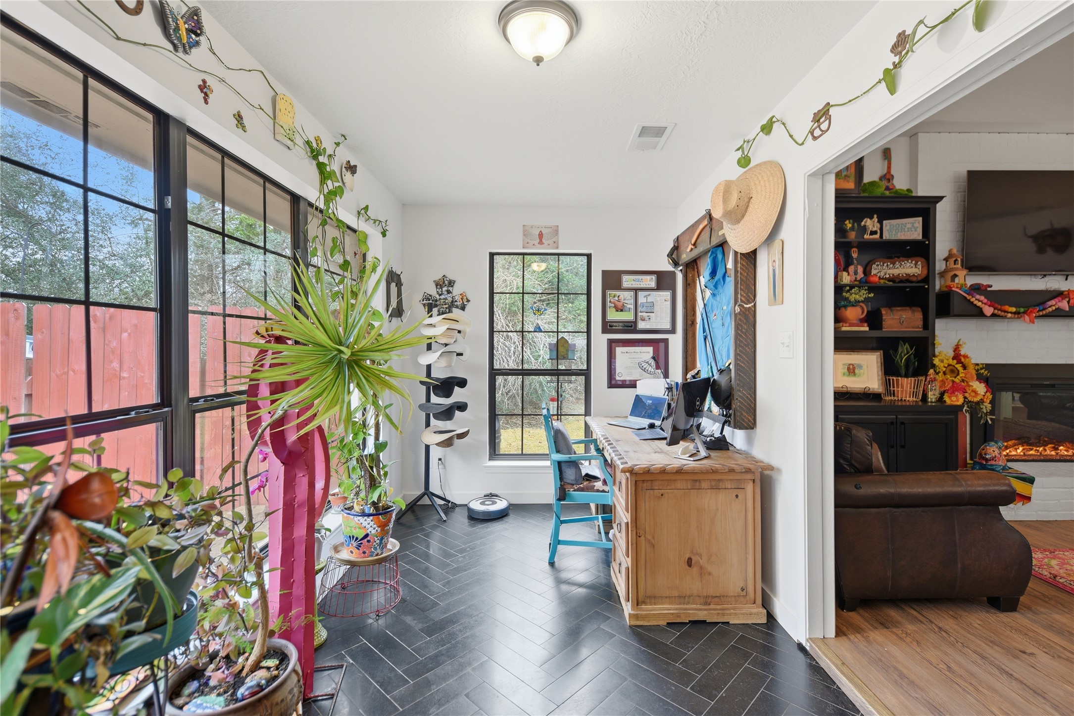 540 Hickory Creek Road Bellville, TX 77418 - Photo 29 of 49 a living room with furniture and a potted plant