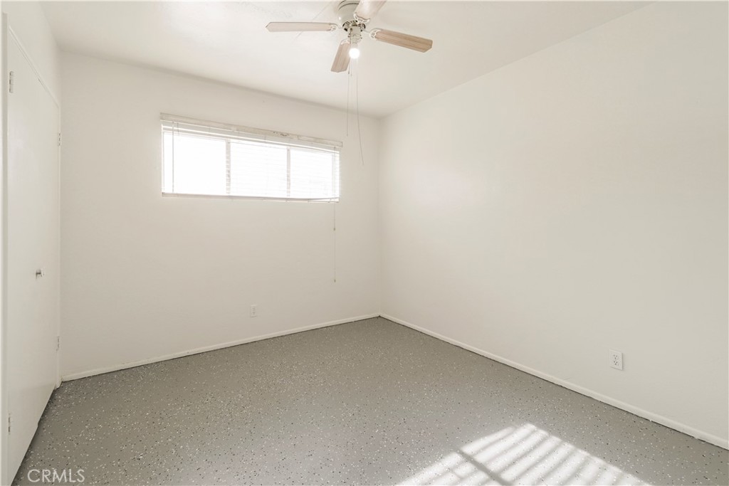 437 North Franklin Street Hemet, CA 92543 - Photo 10 of 25 an empty room with a window