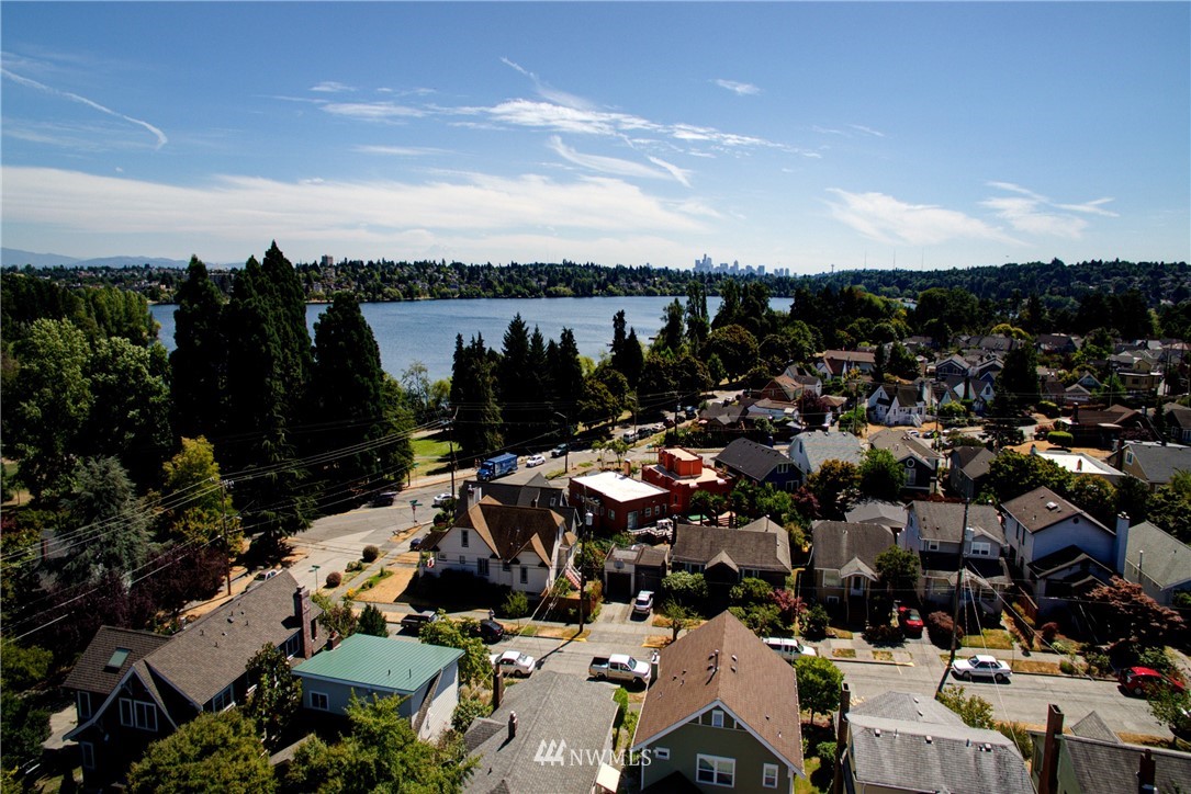 1343 North 79th Street Seattle, WA 98103 - Photo 4 of 23 Gallery Image 4