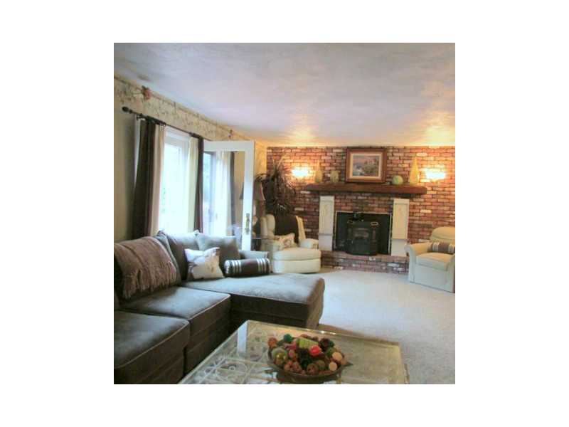93 Swan Road Smithfield, RI 02917 - Photo 8 of 19 Living Room.