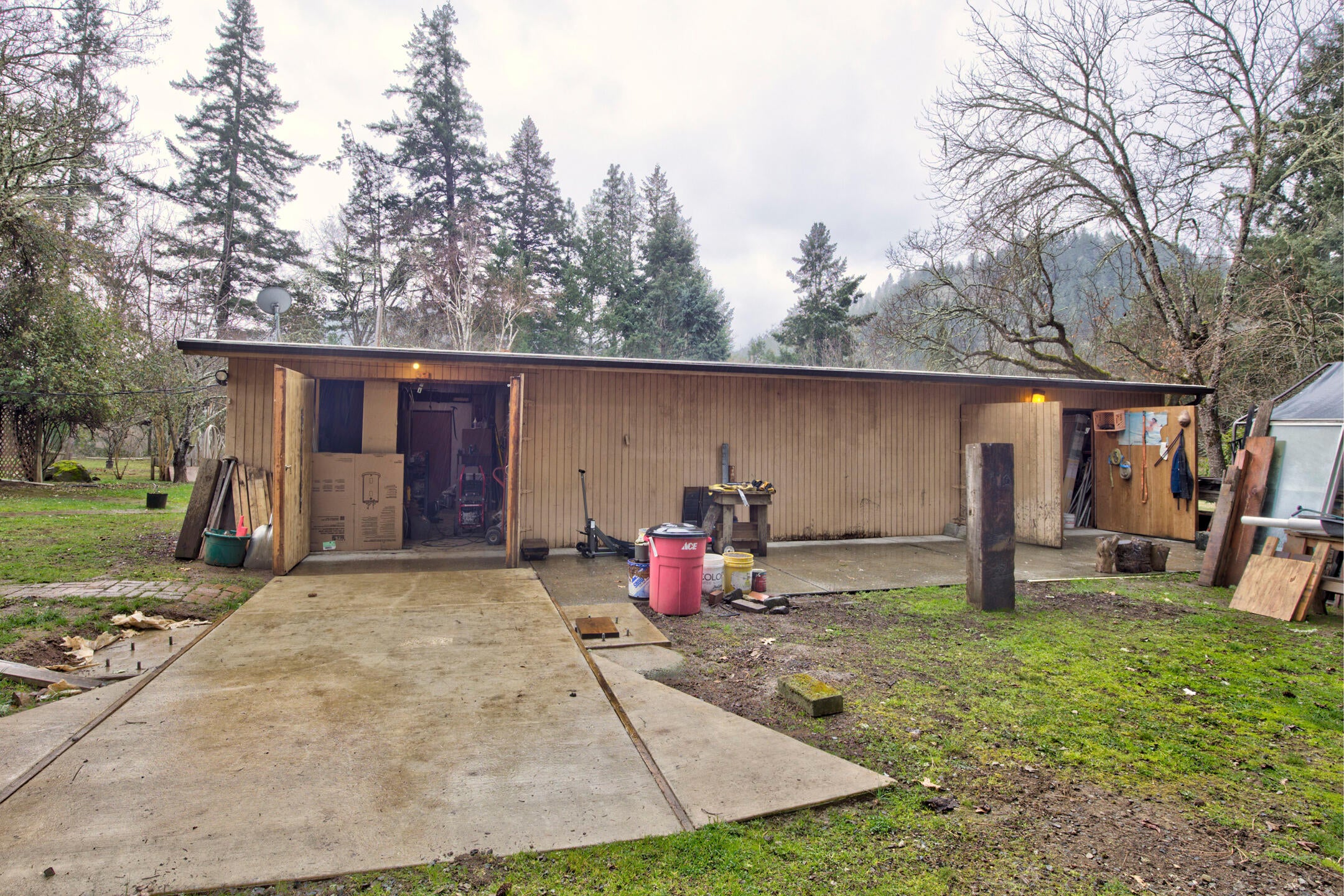 8225 North Applegate Road Grants Pass, OR 97527 - Photo 38 of 57 0R1A8339_40_41_42_43