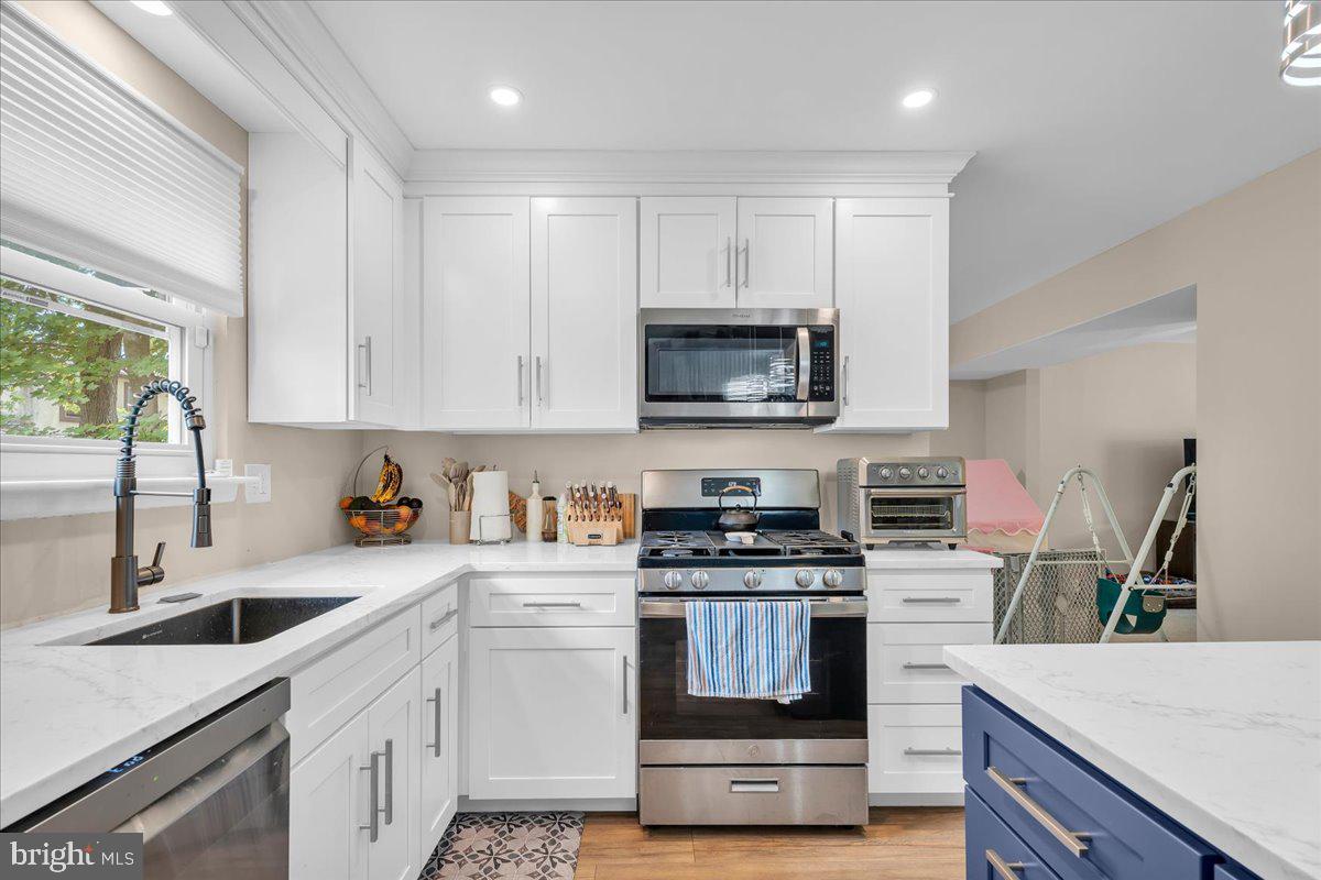 6 Adam Lane Voorhees, NJ 08043 - Photo 12 of 24