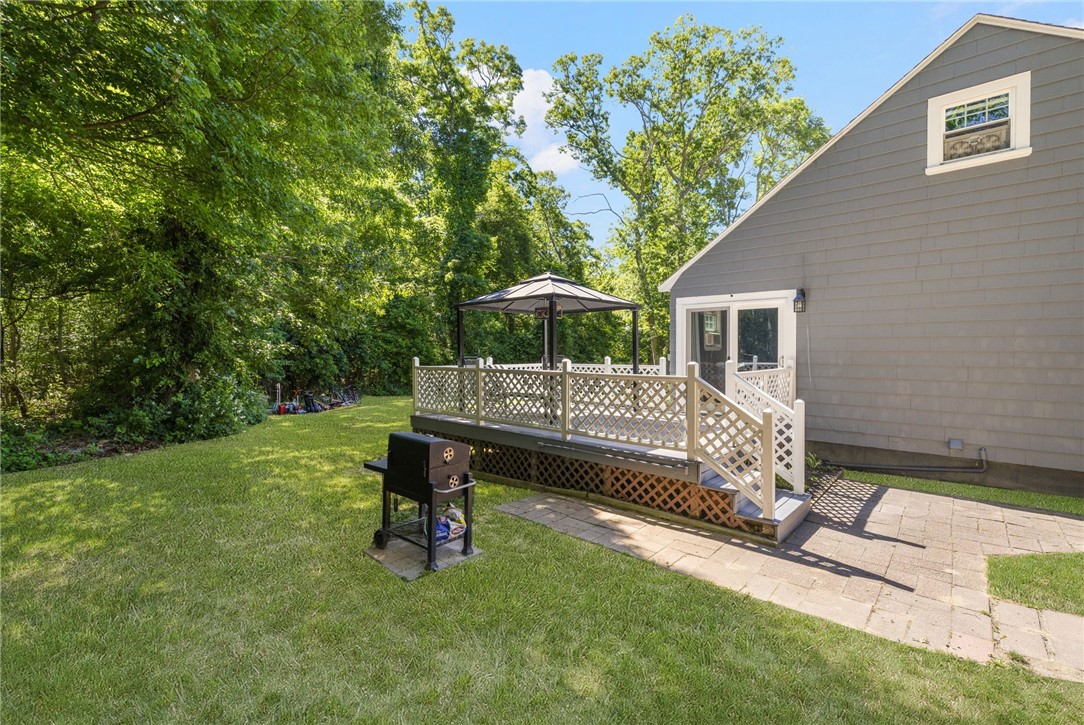 400 Crandall Road Tiverton, RI 02878 - Photo 5 of 32