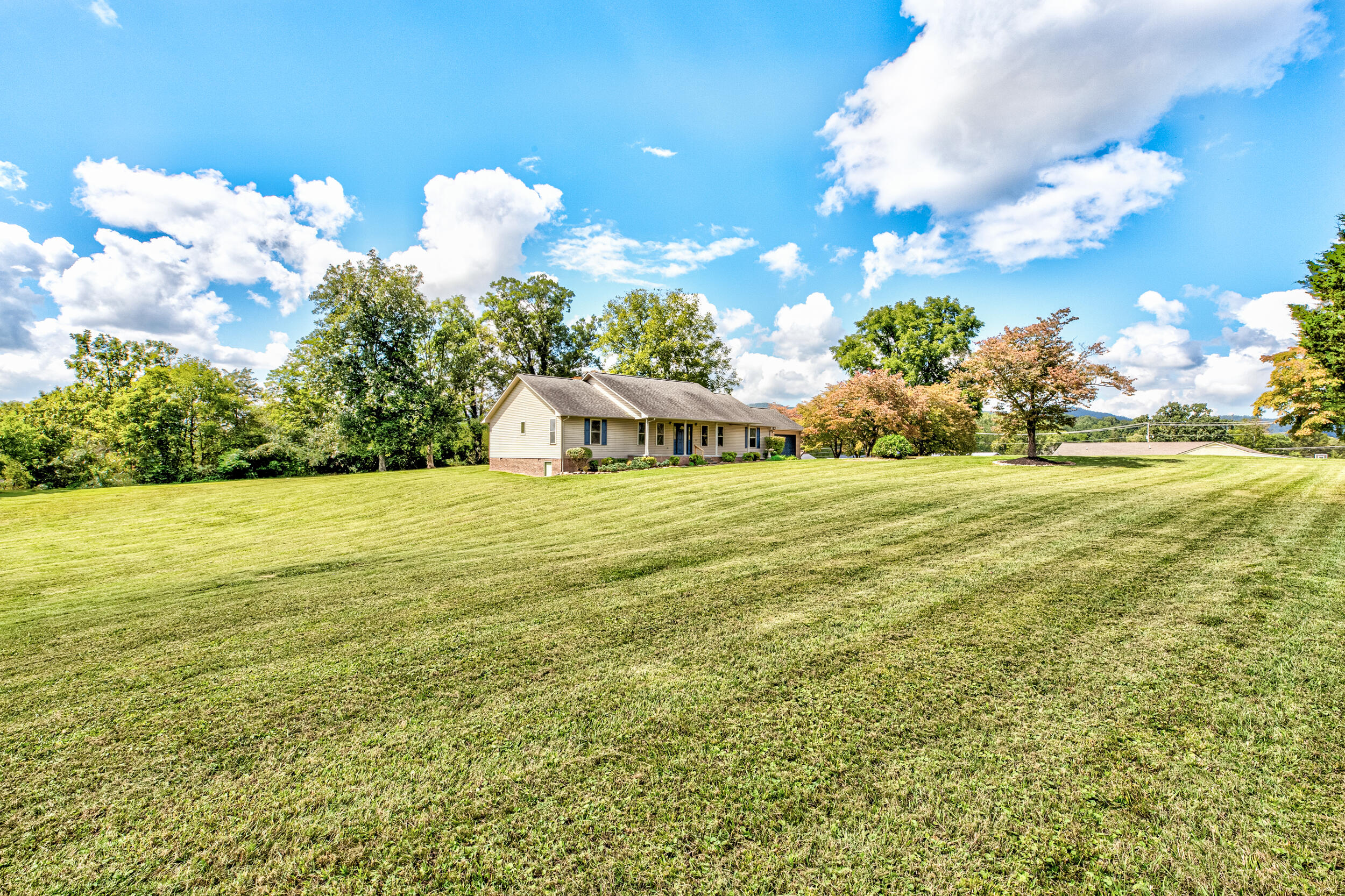 512 Claiborne Road La Follette, TN 37766 - Photo 3 of 35 512 Claiborne Rd-4