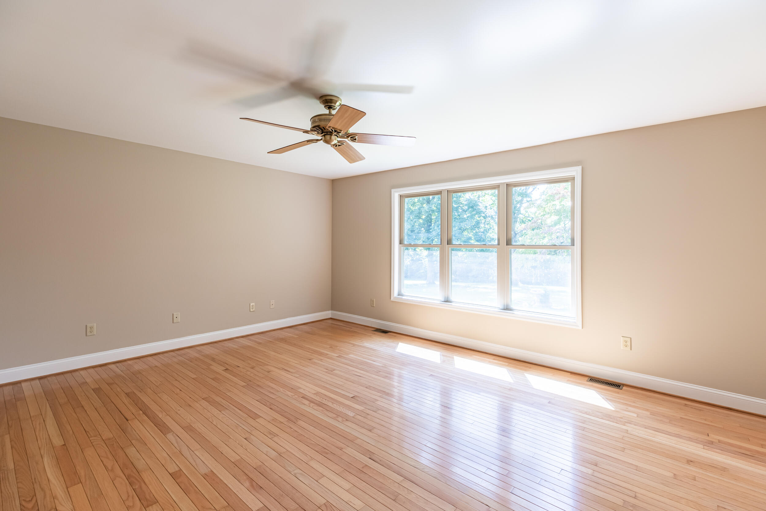 512 Claiborne Road La Follette, TN 37766 - Photo 8 of 35 512 Claiborne Rd-26