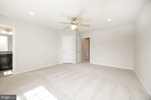 an empty room with fan and a ceiling fan