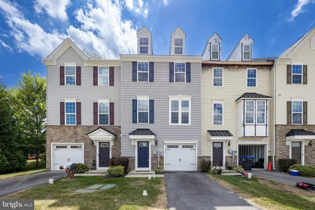 a view of multiple houses with a yard