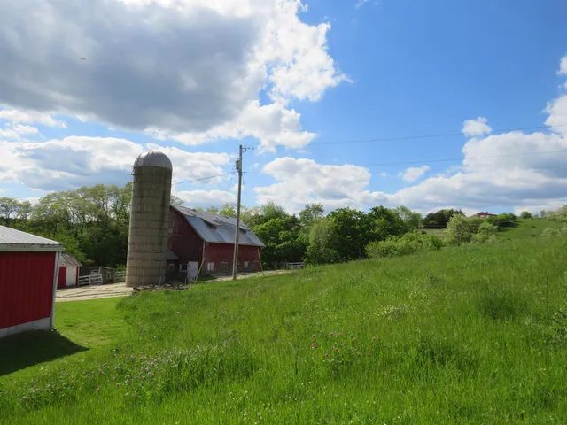 $499,000 | 1139 Highway 20, Elizabeth, IL 61028