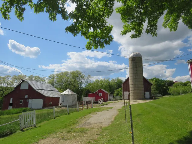 $499,000 | 1139 Highway 20, Elizabeth, IL 61028