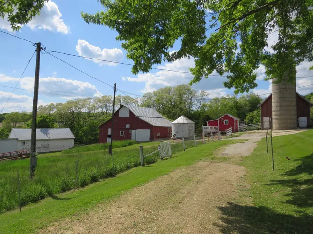 $499,000 | 1139 Highway 20, Elizabeth, IL 61028