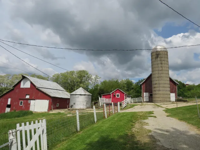 $499,000 | 1139 Highway 20, Elizabeth, IL 61028