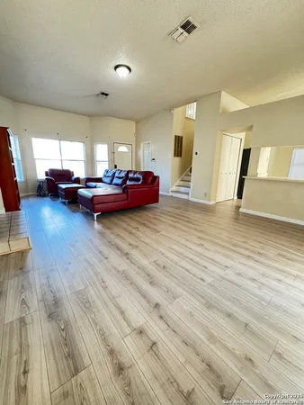 $1,750 | 230 Saddlebrook Drive, San Antonio, TX 78245