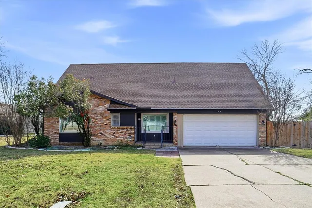 $2,500 | 3822 West Calgary Court, Irving, TX 75062