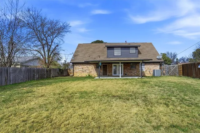 a view of a yard in front of house