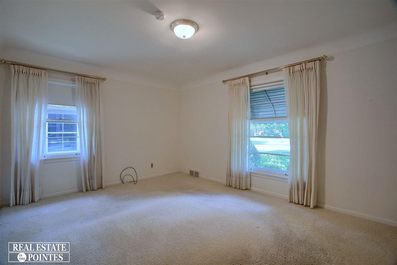 1680 Oxford Road Grosse Pointe Woods, MI 48236 - Photo 14 of 30