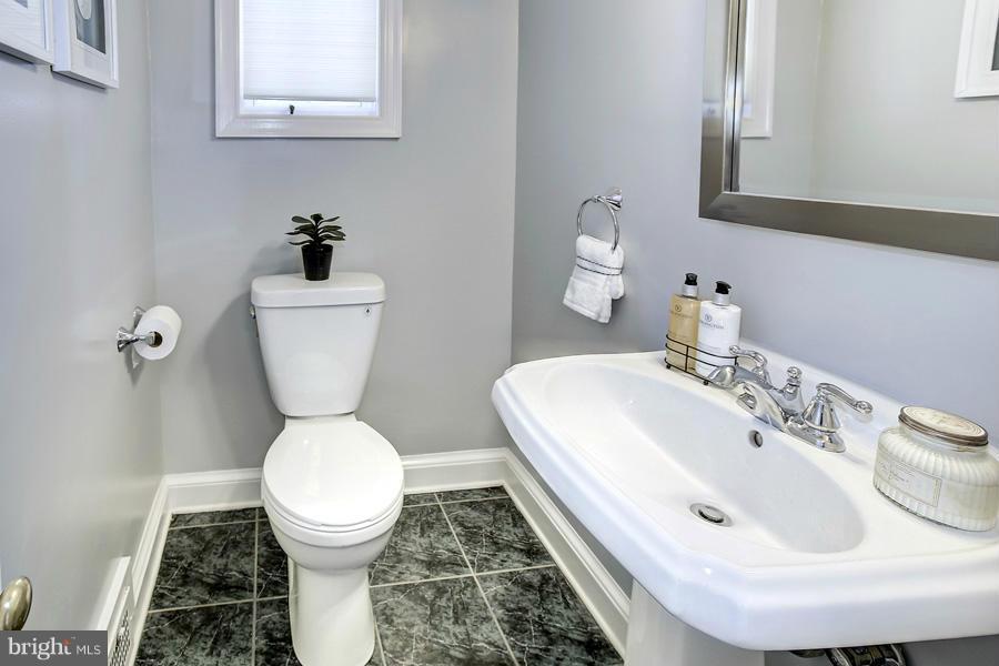 4601 Reno Road Northwest Washington, DC 20008 - Photo 14 of 29 Powder Room