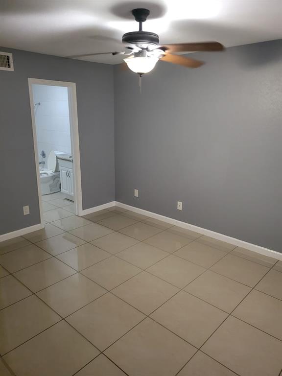 9700 Leawood Boulevard, Unit 1111 Houston, TX 77099 - Photo 2 of 11 Master Bedroom