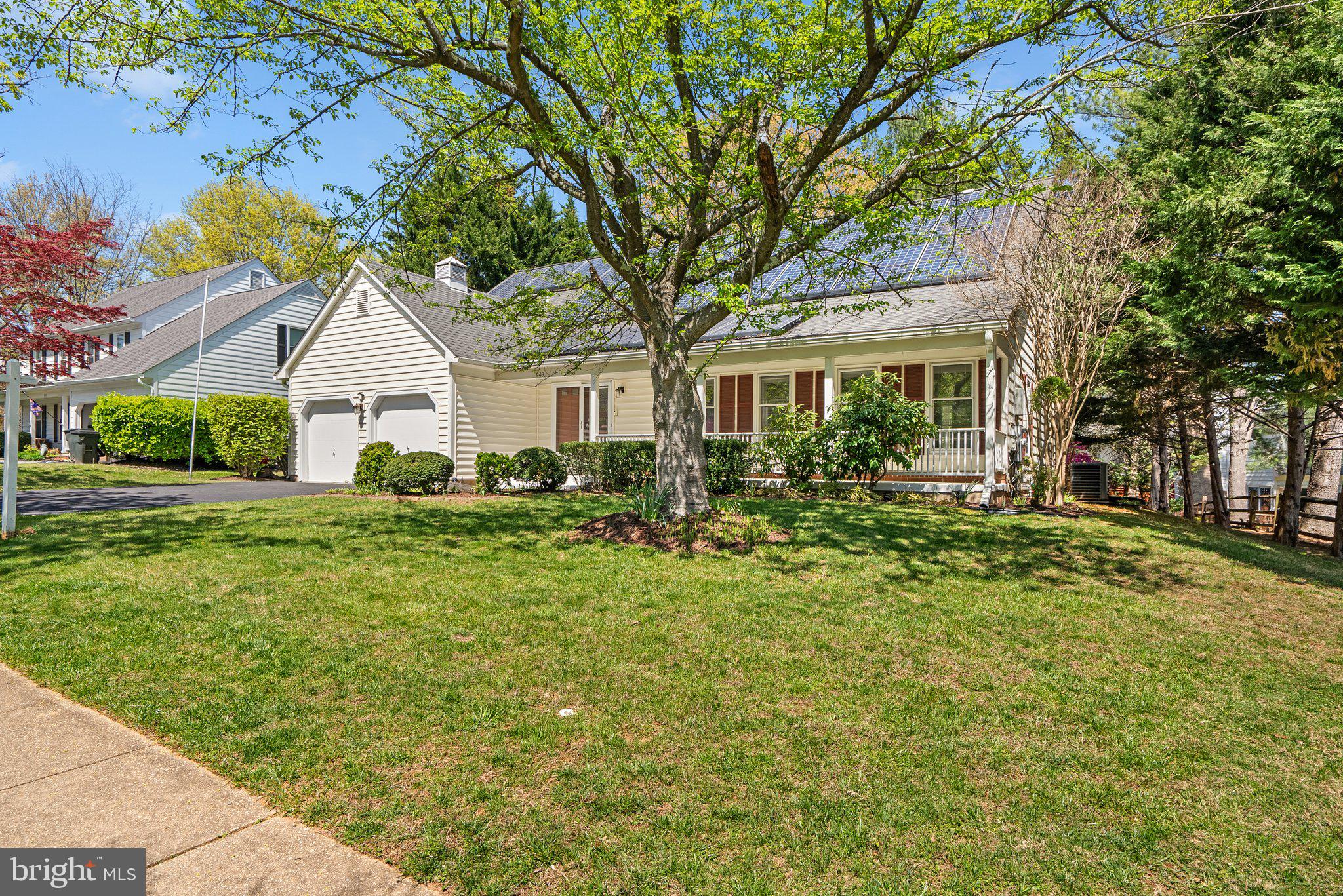 943 Willowleaf Way Potomac, MD 20854 - Photo 3 of 49 a front view of a house with garden