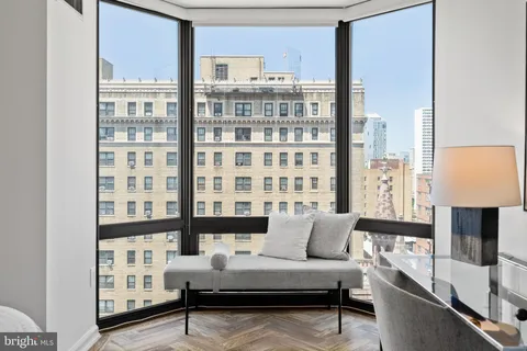 $1,100,000 | 2018-32 Walnut Street, Unit 16GH, Philadelphia, PA 19103