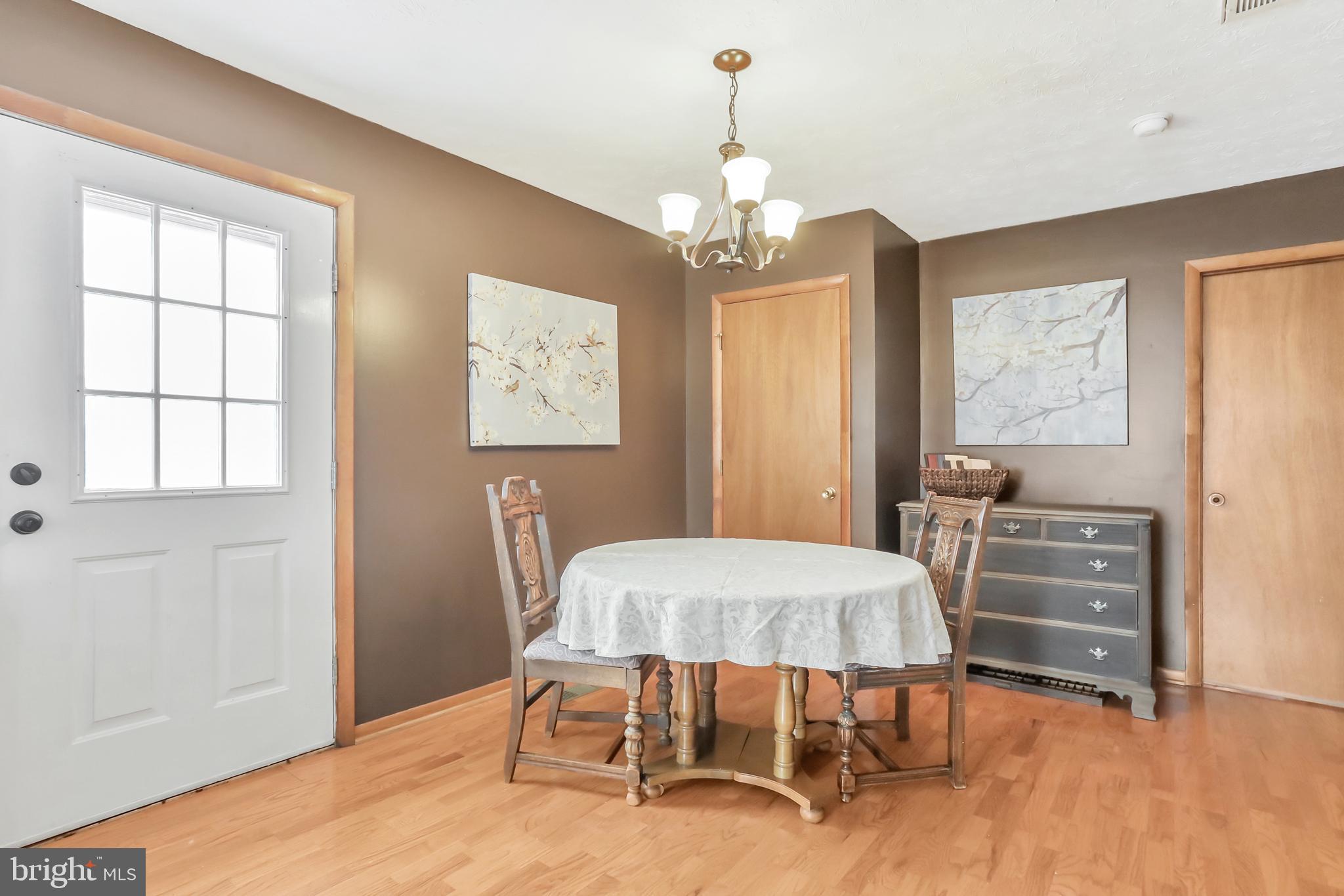 151 Blue Ridge Avenue Chester Gap, VA 22623 - Photo 16 of 47 Dining area