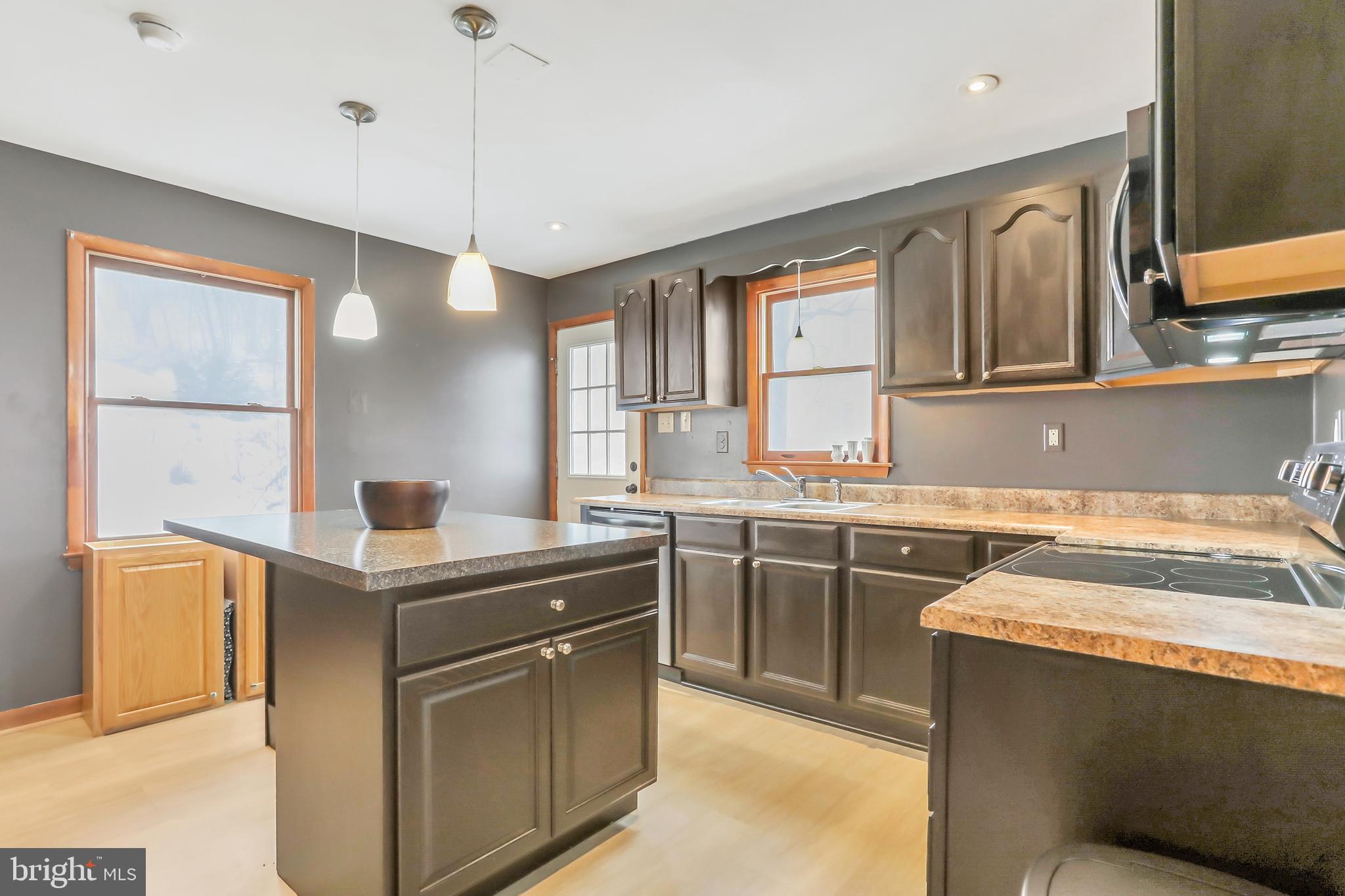 151 Blue Ridge Avenue Chester Gap, VA 22623 - Photo 7 of 47 Spacious kitchen