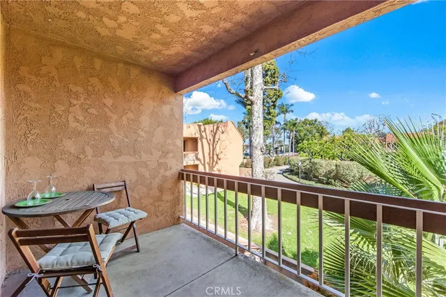 $459,900 | 6600-6600 Warner, Unit 10, Huntington Beach, CA 92647
