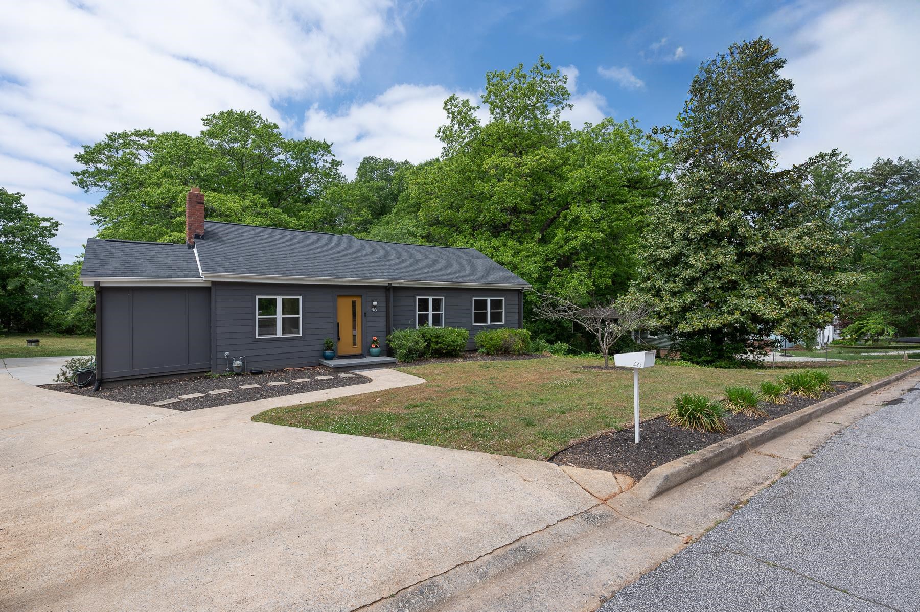 46 Briarcliff Drive Greenville, SC 29607 - Photo 2 of 39