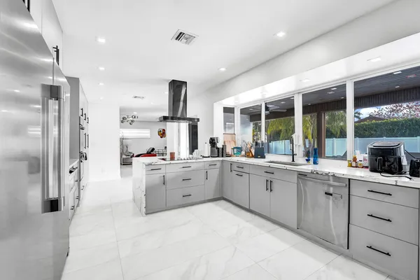 $8,700 | 3681 North 54th Avenue, Hollywood, FL 33021