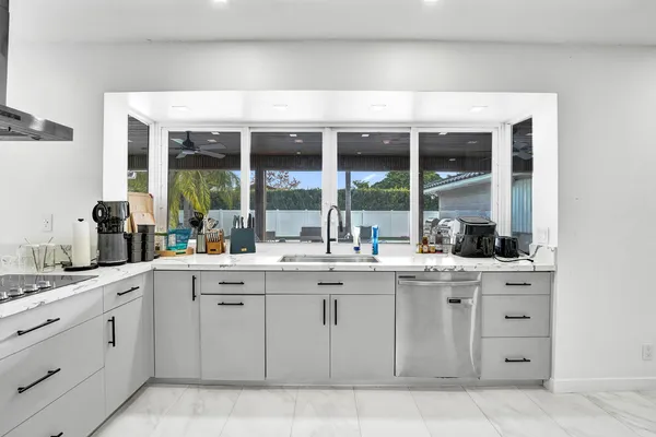 $8,700 | 3681 North 54th Avenue, Hollywood, FL 33021