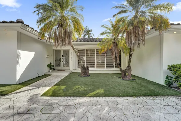 $8,700 | 3681 North 54th Avenue, Hollywood, FL 33021