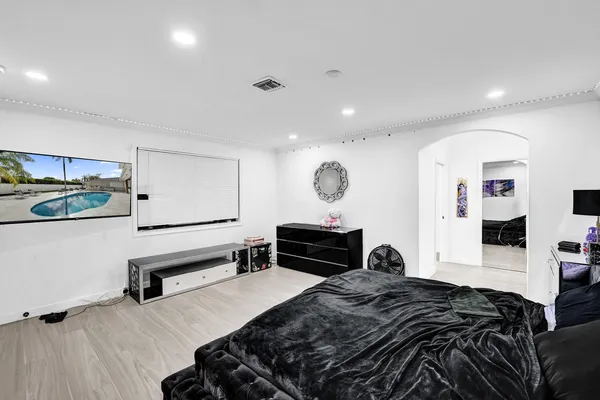 $8,700 | 3681 North 54th Avenue, Hollywood, FL 33021