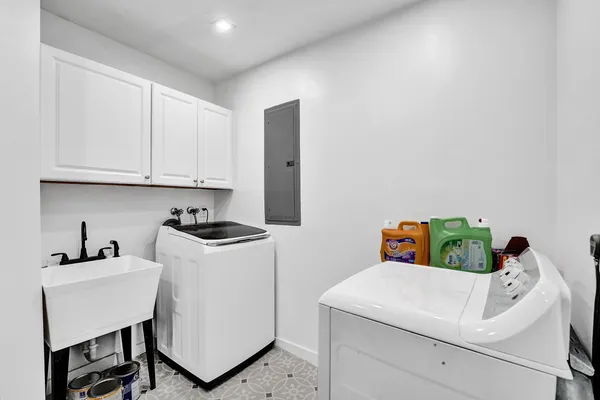 $8,700 | 3681 North 54th Avenue, Hollywood, FL 33021