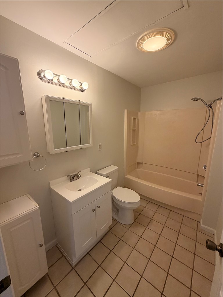 71 Hamlet Avenue, Unit 1R Woonsocket, RI 02895 - Photo 13 of 18