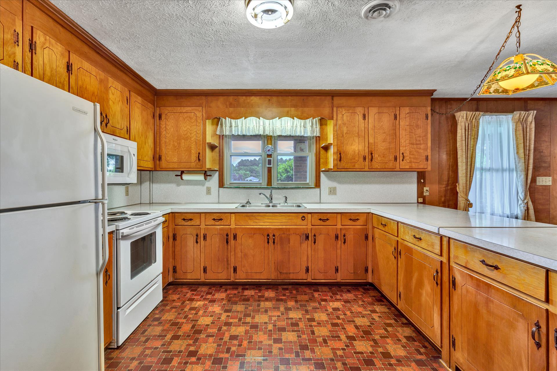 1102 Highland Lake Road Union Hall, VA 24176 - Photo 18 of 39 090920210011