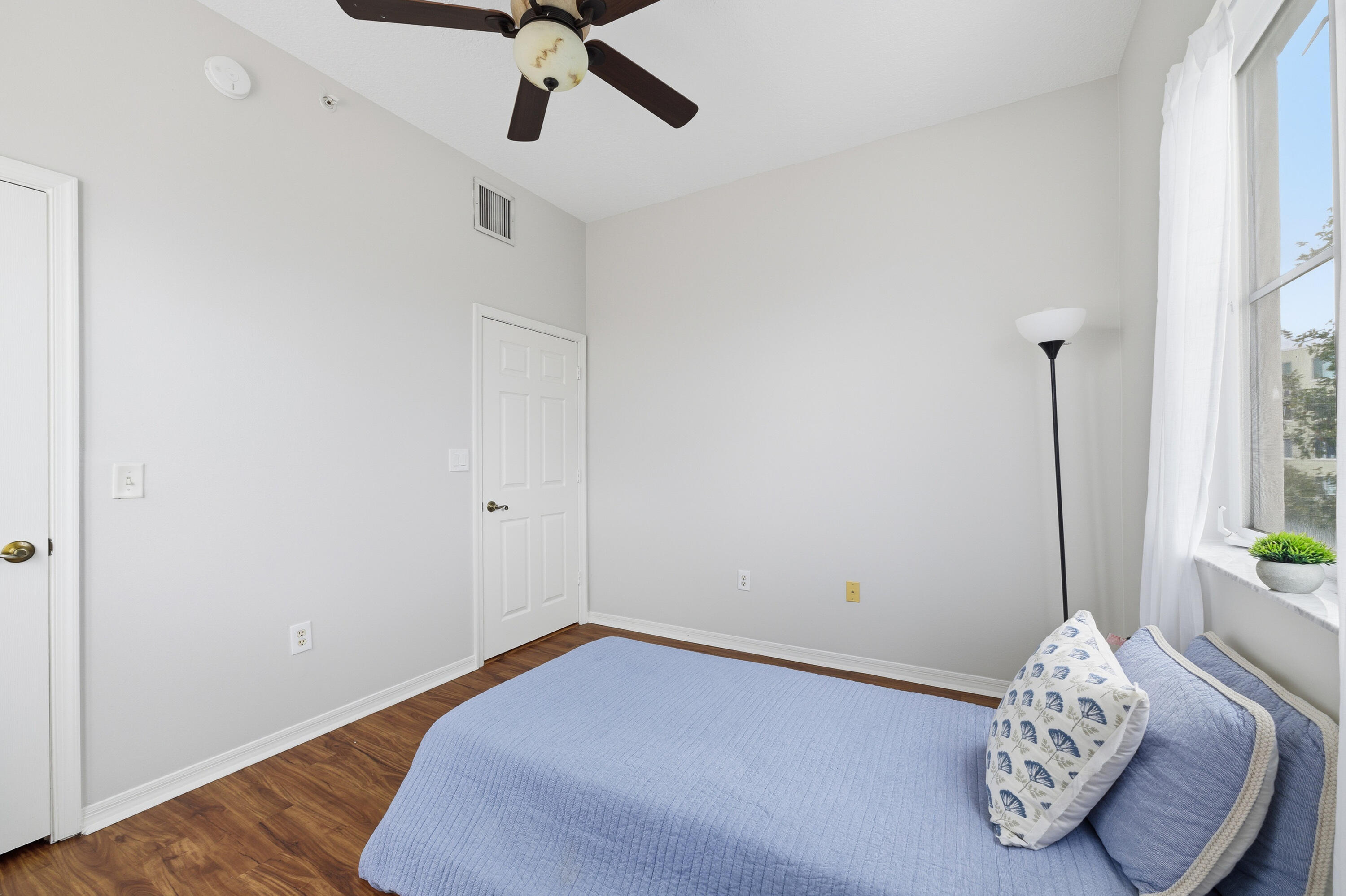 1209 Main Street, Unit 301 Jupiter, FL 33458 - Photo 11 of 24 Guest rm