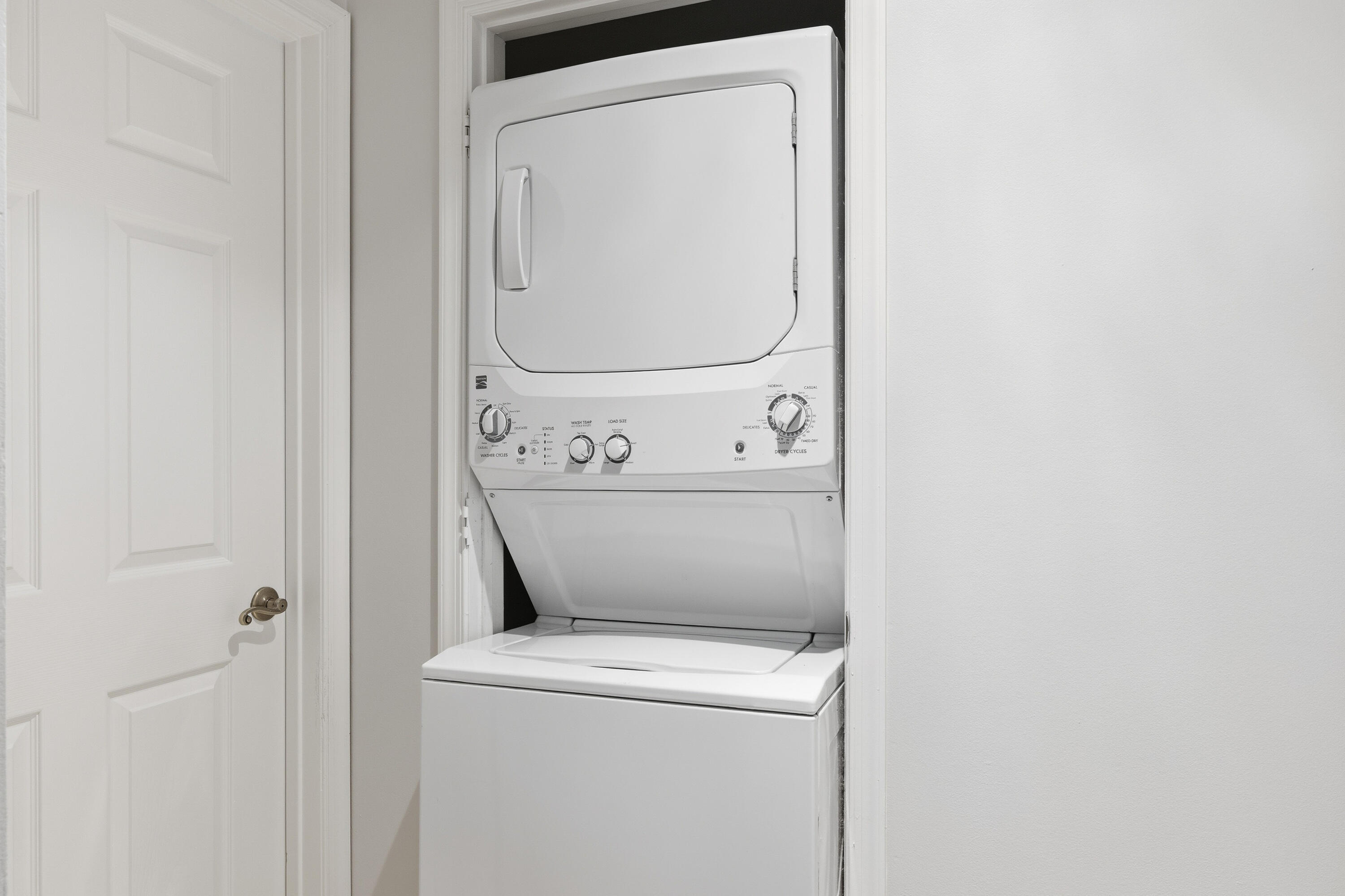 1209 Main Street, Unit 301 Jupiter, FL 33458 - Photo 12 of 22 Washer/dryer