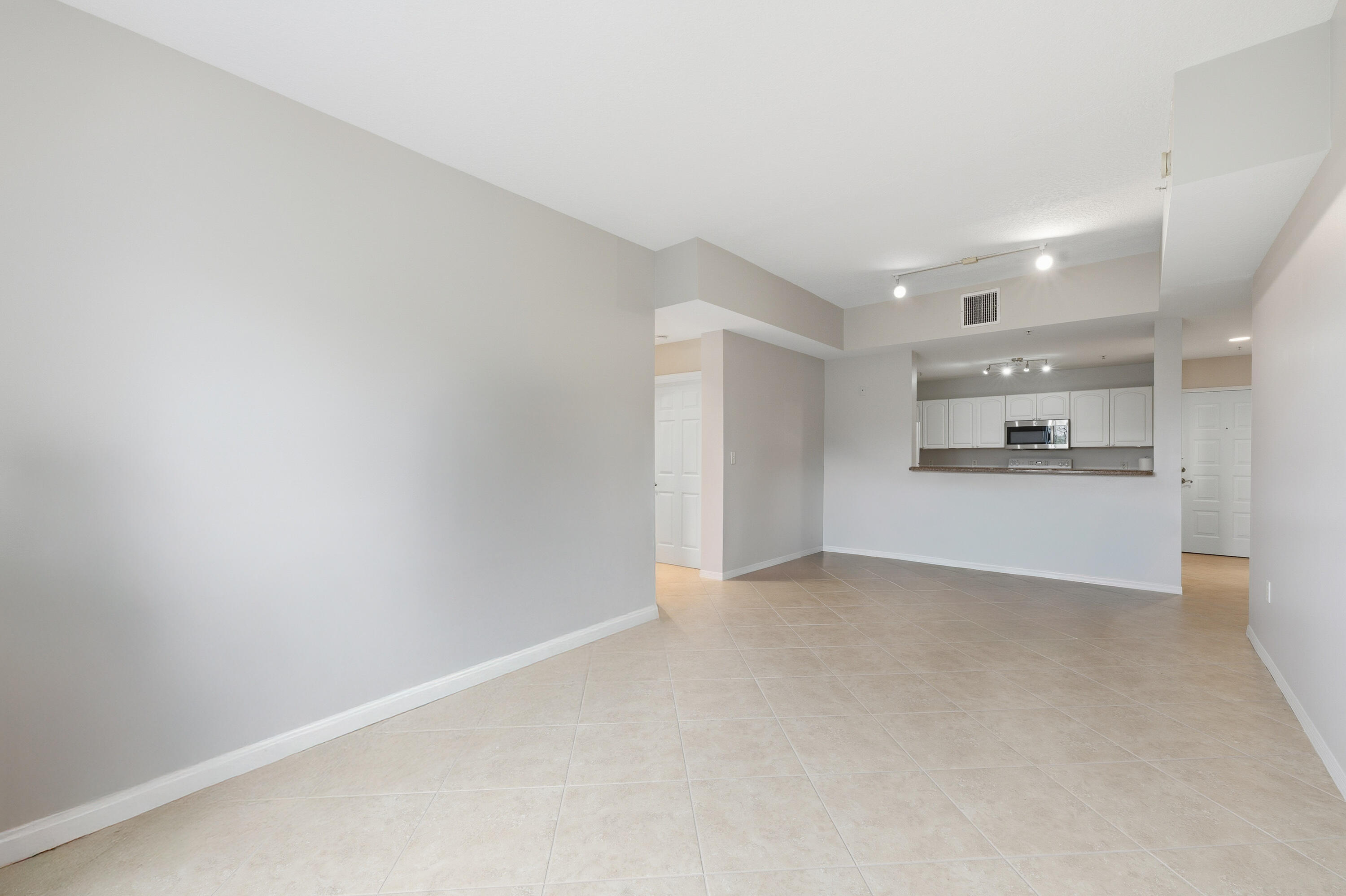 1209 Main Street, Unit 301 Jupiter, FL 33458 - Photo 3 of 22 Living rm looking towards kitchen