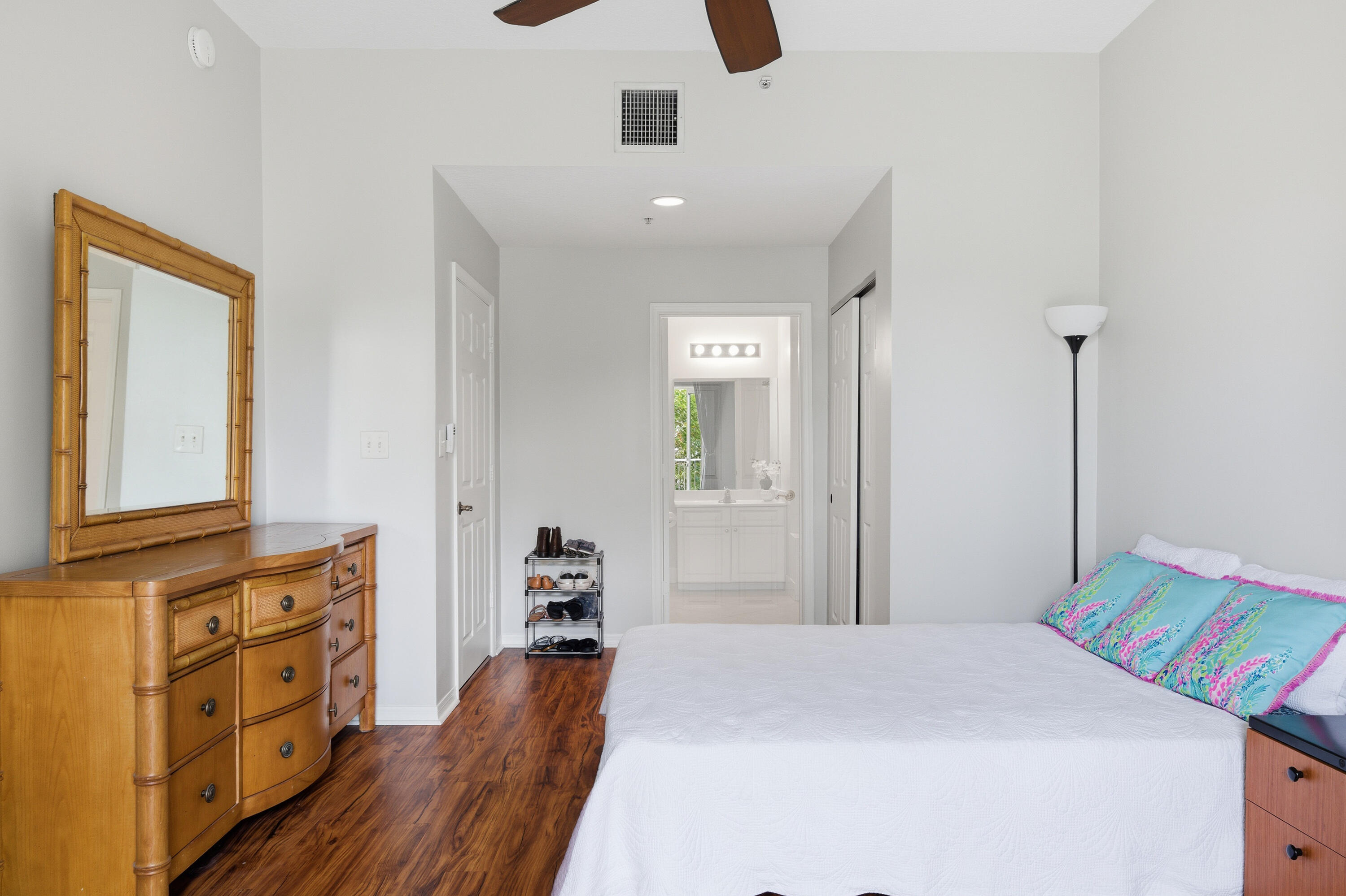 1209 Main Street, Unit 301 Jupiter, FL 33458 - Photo 7 of 24 Primary bedroom