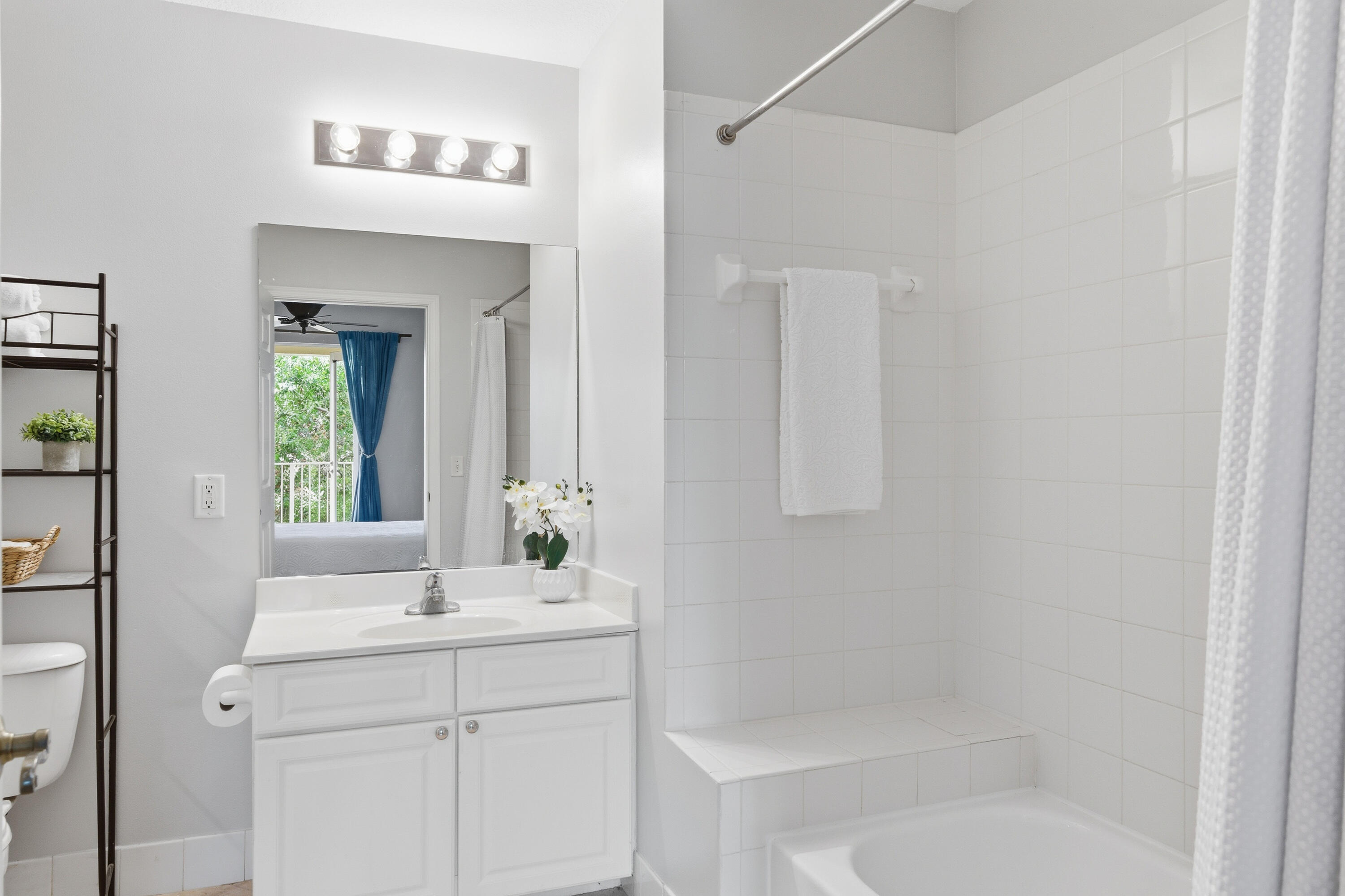 1209 Main Street, Unit 301 Jupiter, FL 33458 - Photo 9 of 24 Primary bathroom