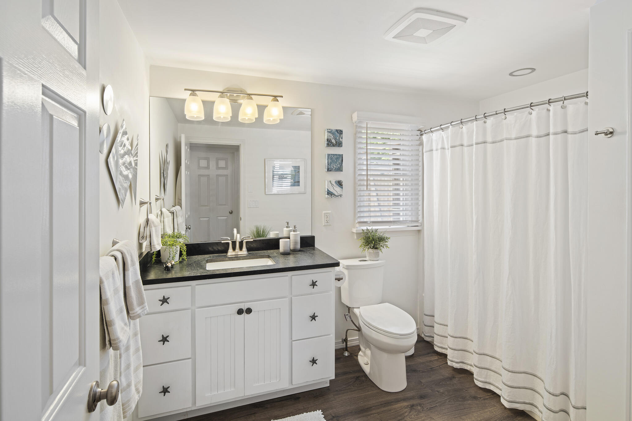 41 Dodgers Hole Road Edgartown, MA 02539 - Photo 20 of 29 First-floor full bath