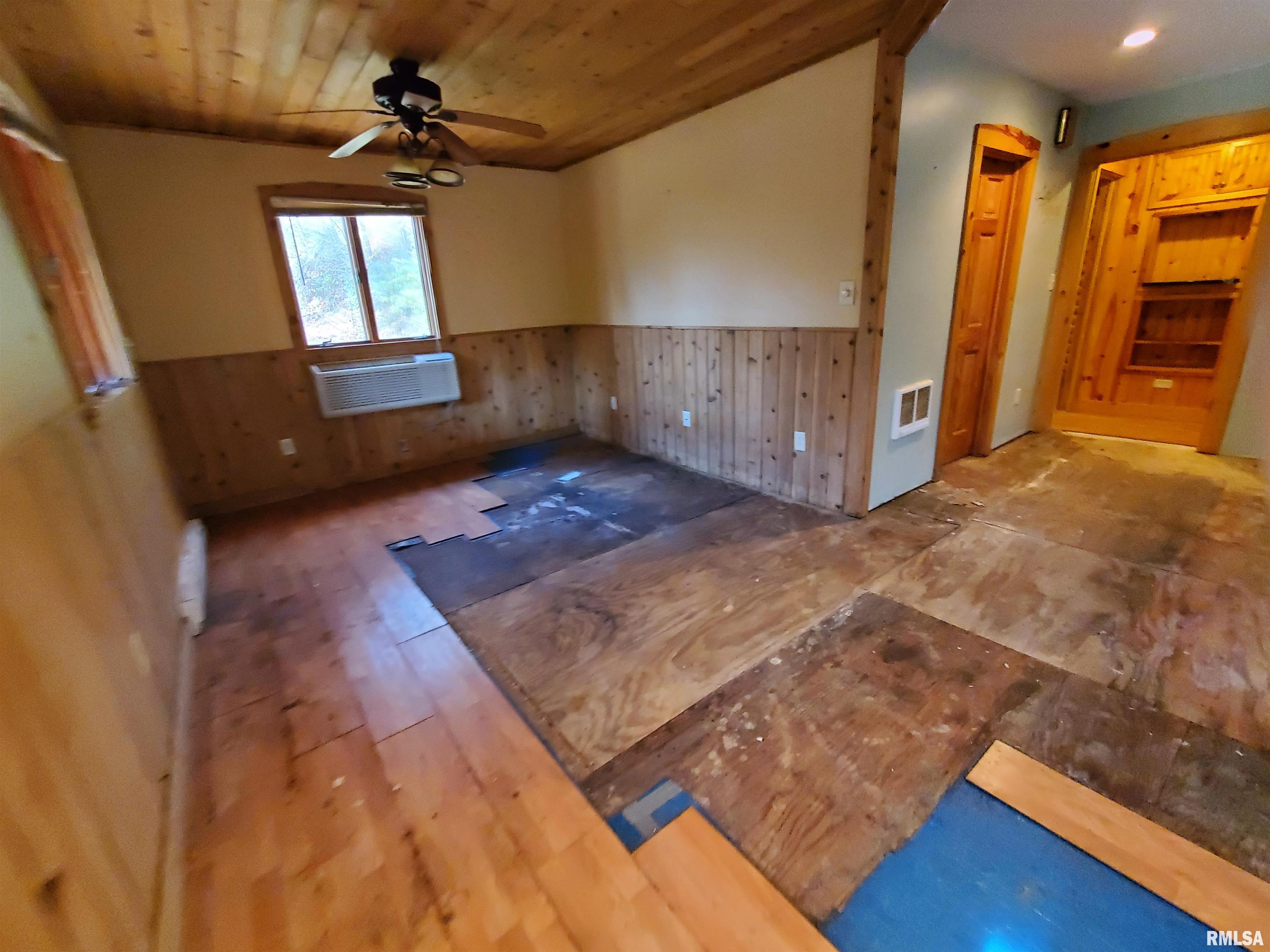 8096 Hazel Road Morrison, IL 61270 - Photo 6 of 12