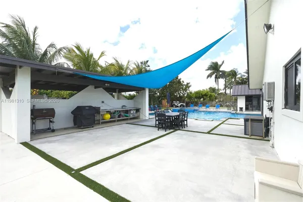 a view of a house with a big yard