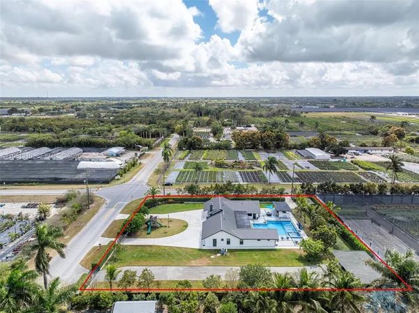 a view of outdoor space yard and green space